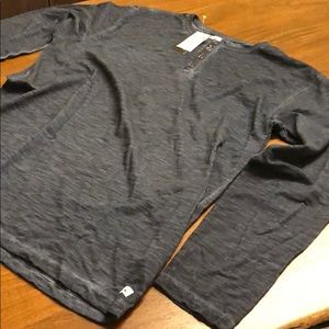 Quicksilver long sleeve tee